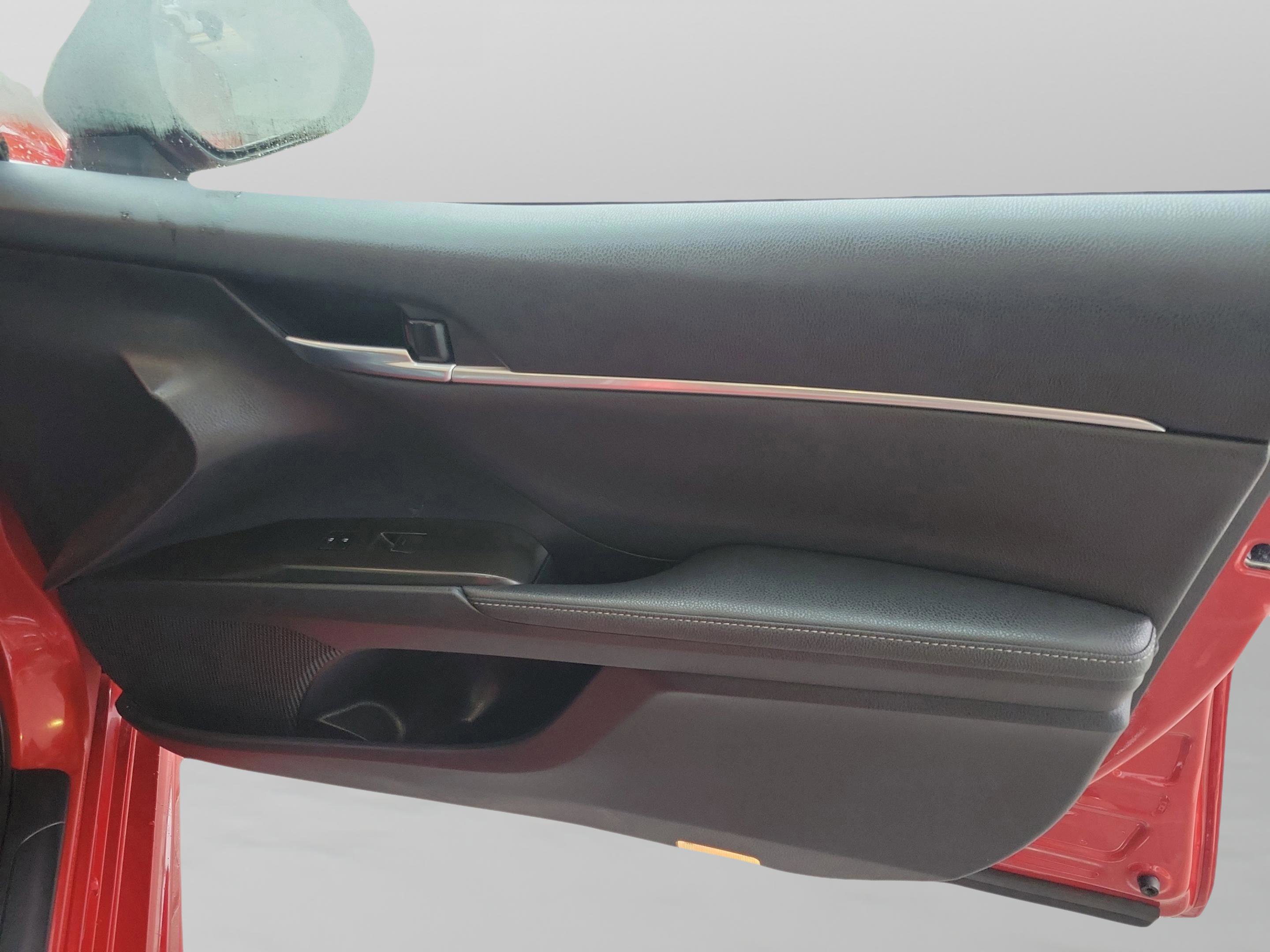 Used 2022 Toyota Camry XSE image 27