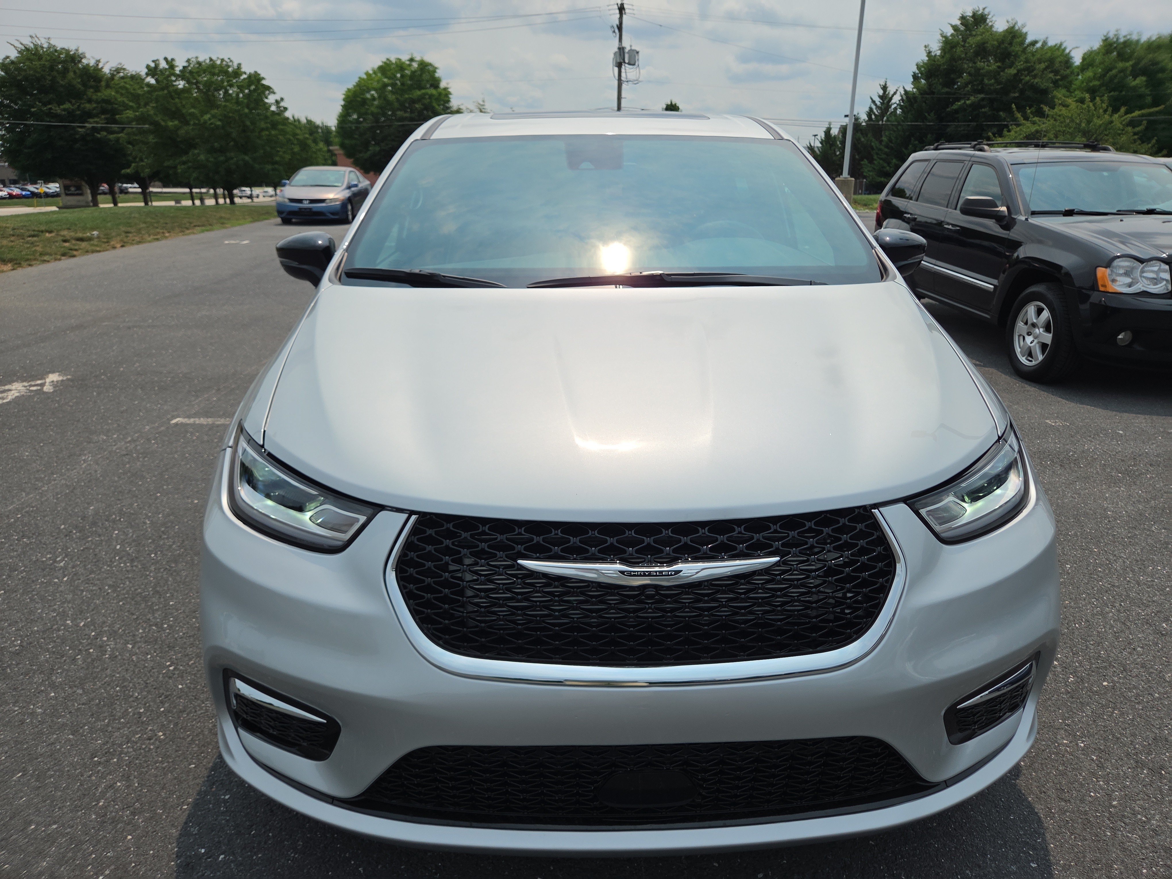Used 2026 Chrysler Pacifica Limited FWD image 20