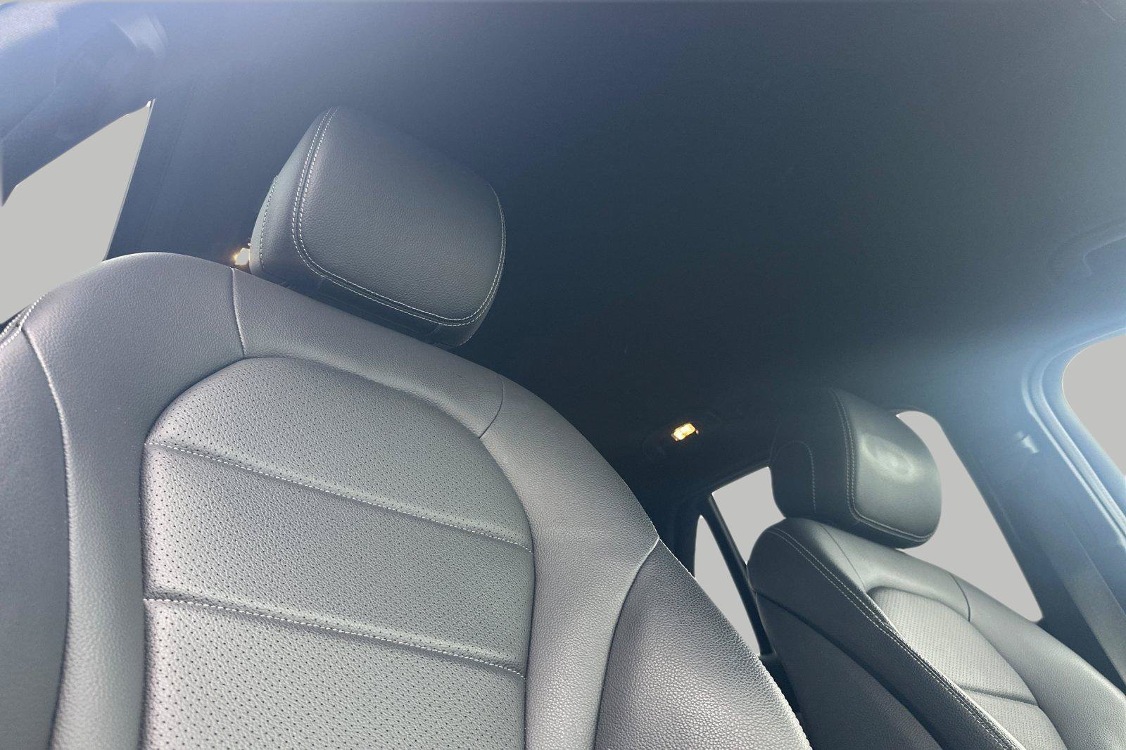 Used 2019 Mercedes-Benz GLC 300 4MATIC image 16