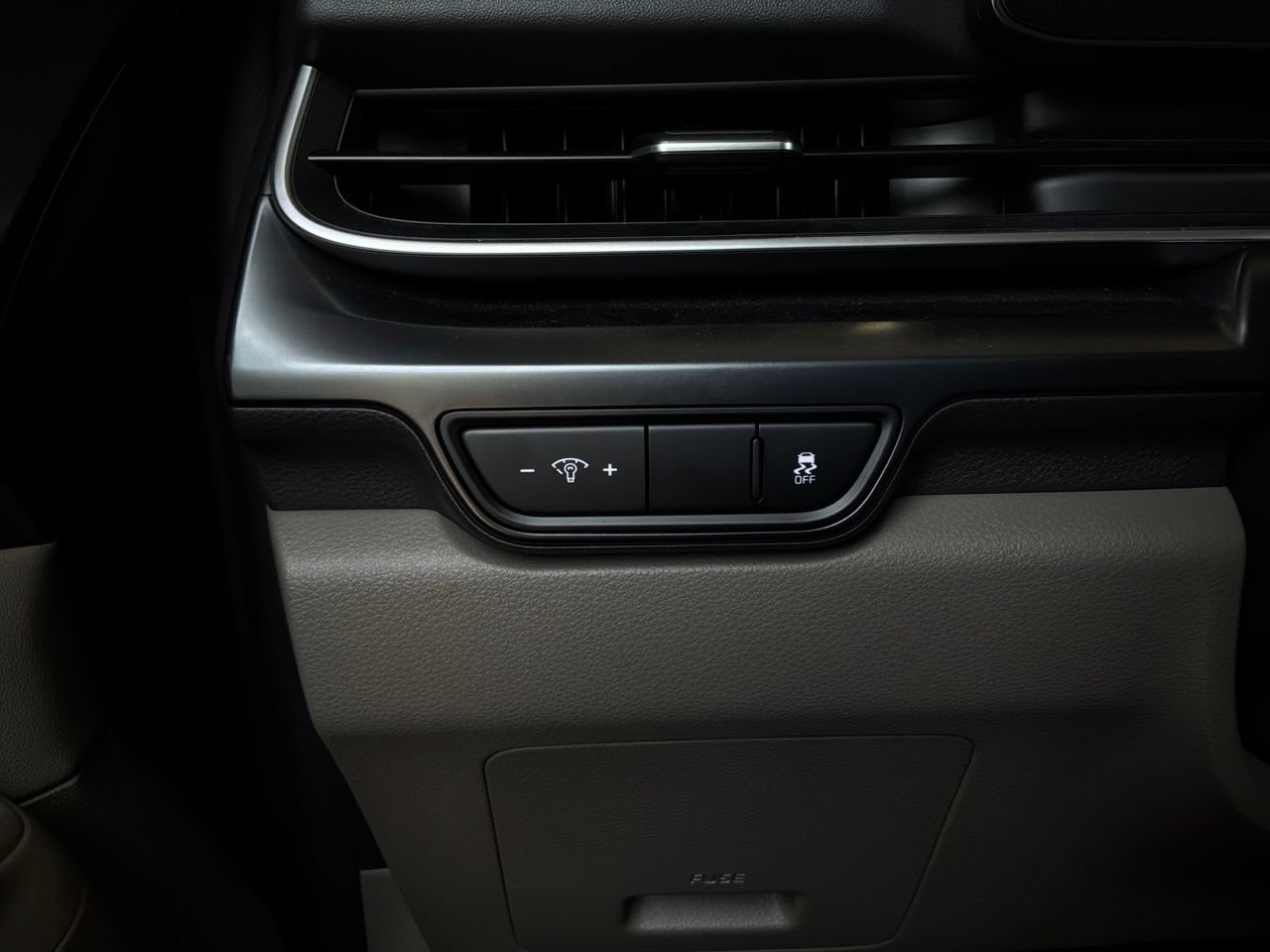 Used 2026 Kia Carnival FWD image 23