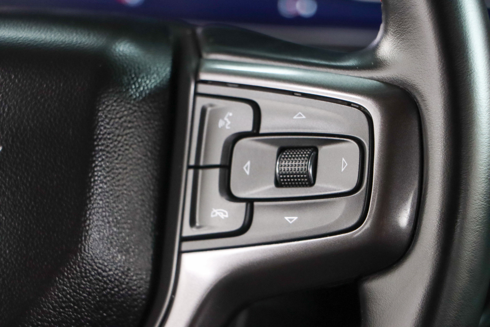 Used 2024 Chevrolet Suburban RST w/ Luxury Package image 15