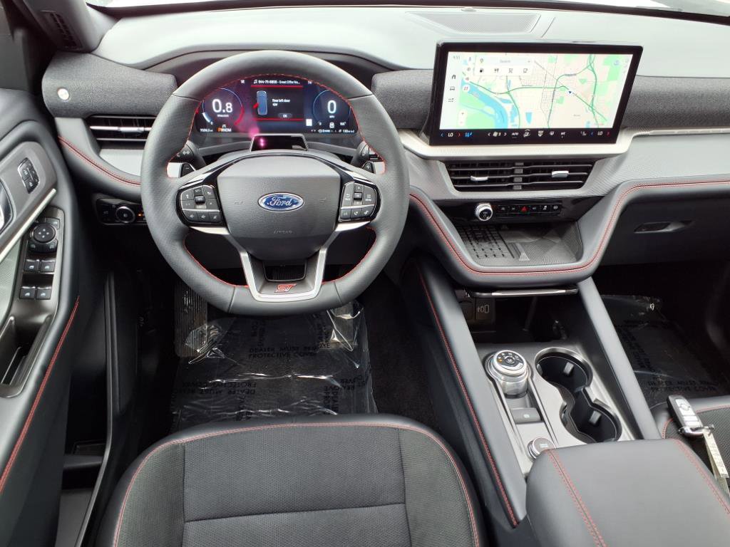 Used 2025 Ford Explorer ST image 2