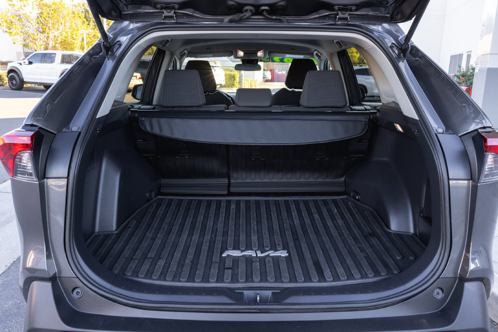 Certified 2023 Toyota RAV4 LE FWD image 8