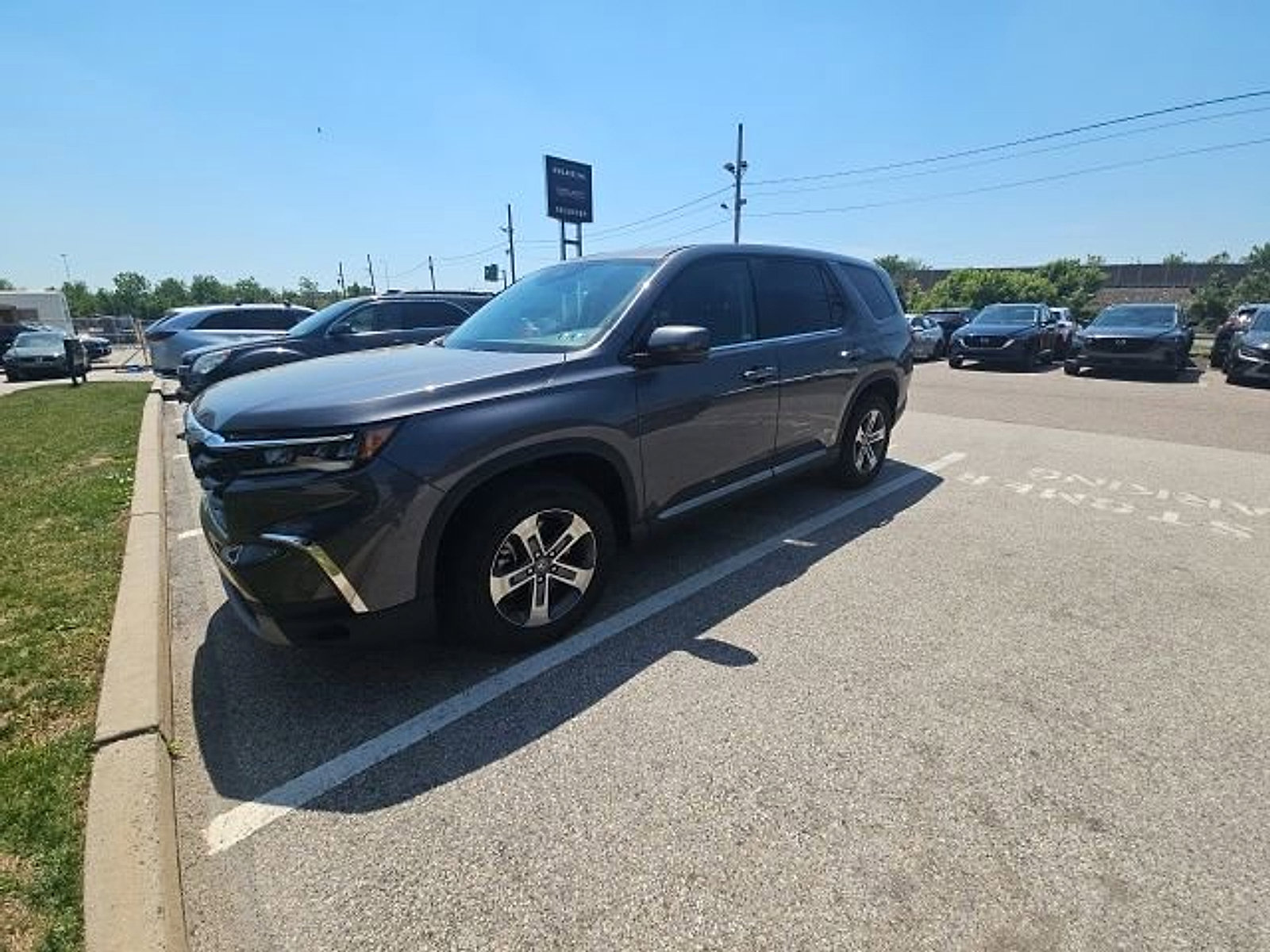 Used 2024 Honda Pilot EX-L image 4