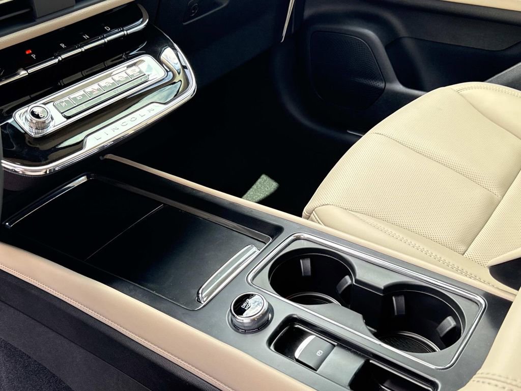 New 2025 Lincoln Corsair FWD w/ Equipment Group 101A image 25