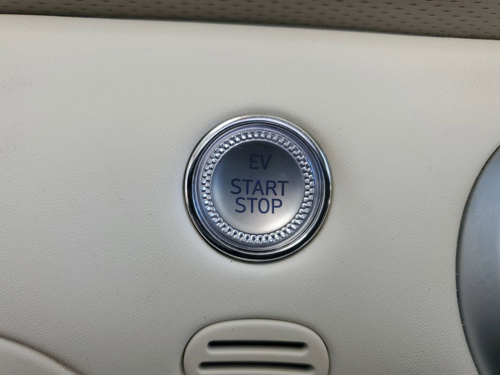 Used 2023 Genesis GV60 Advanced AWD/4WD image 28