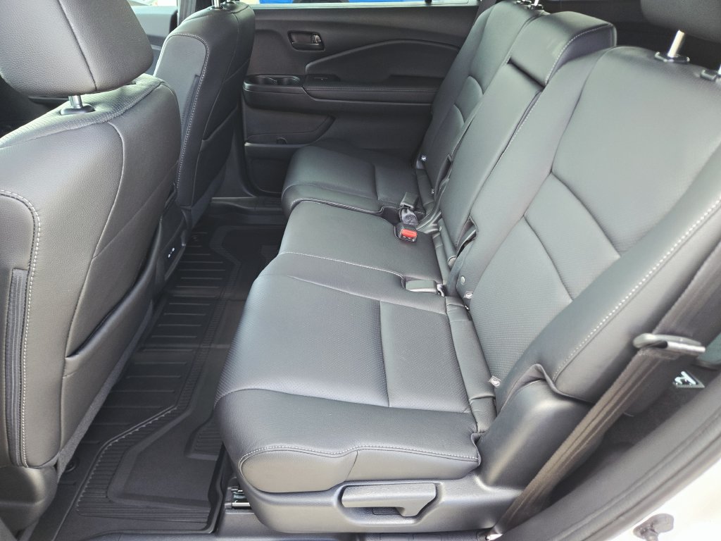Certified 2024 Honda Passport EX-L image 17
