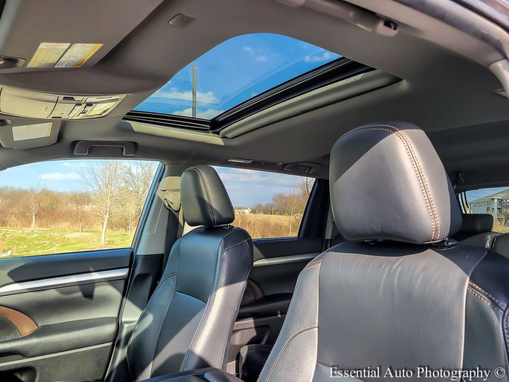 Used 2019 Toyota Highlander XLE AWD/4WD image 10