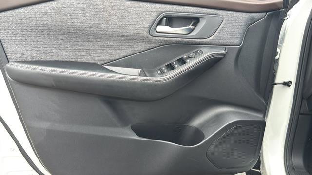 Used 2023 Nissan Rogue SV image 35