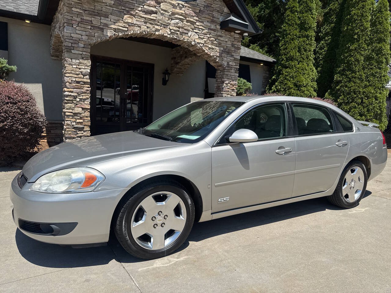 Used 2006 Chevrolet Impala SS FWD image 2