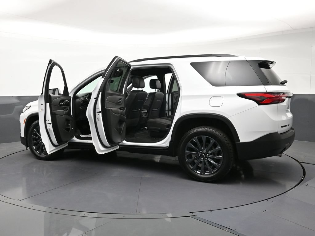Certified 2023 Chevrolet Traverse RS w/ LPO, Floor Liner Package AWD/4WD image 35