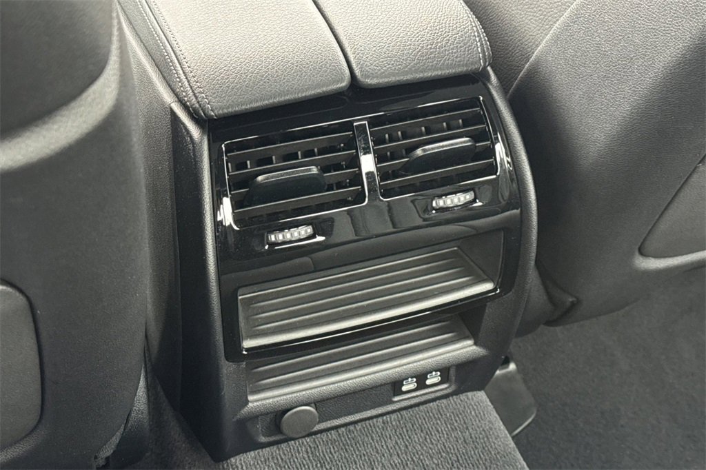 Used 2023 BMW M550i xDrive image 16