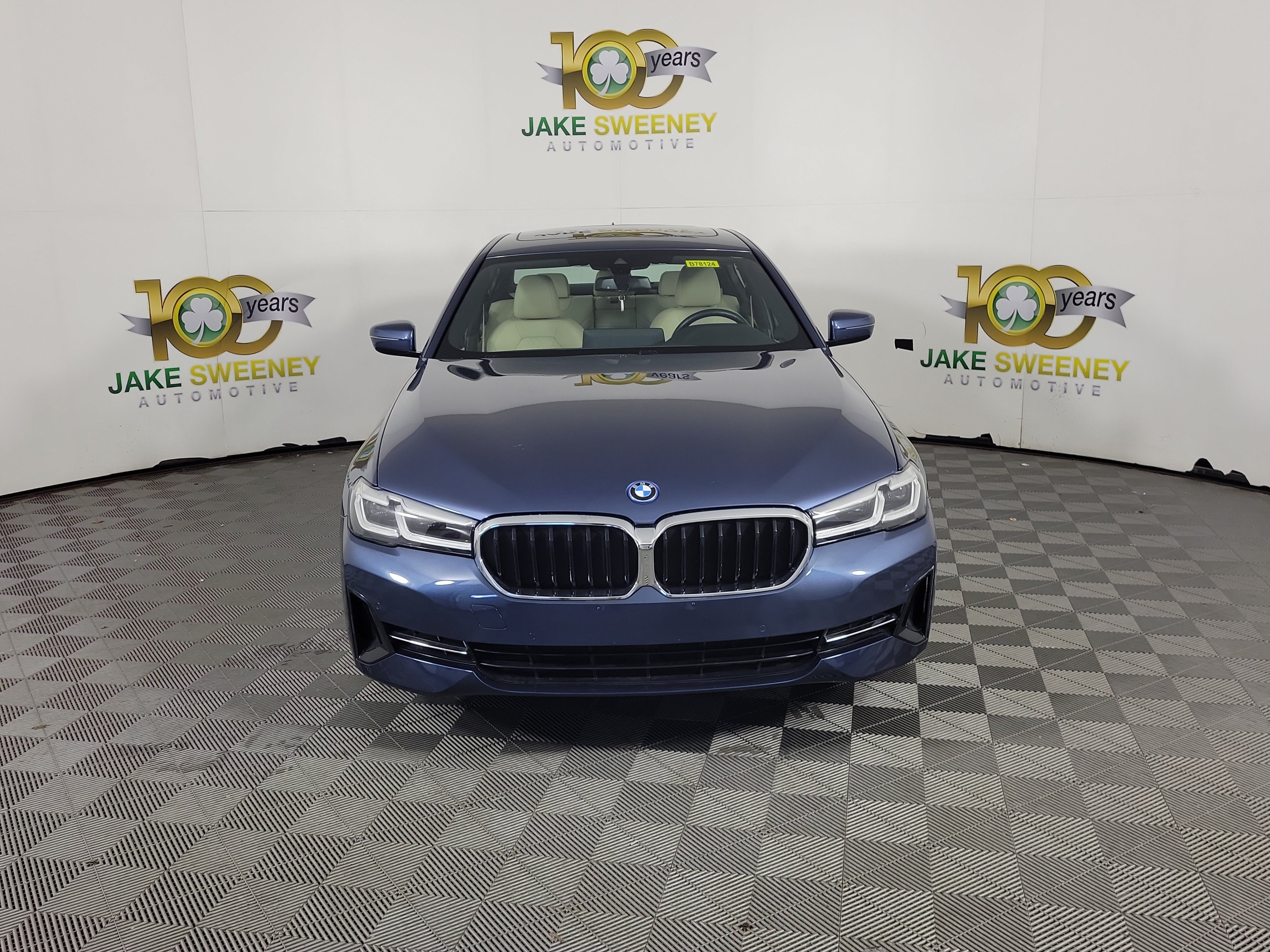 Certified 2023 BMW 530e xDrive w/ Convenience Package AWD/4WD image 2