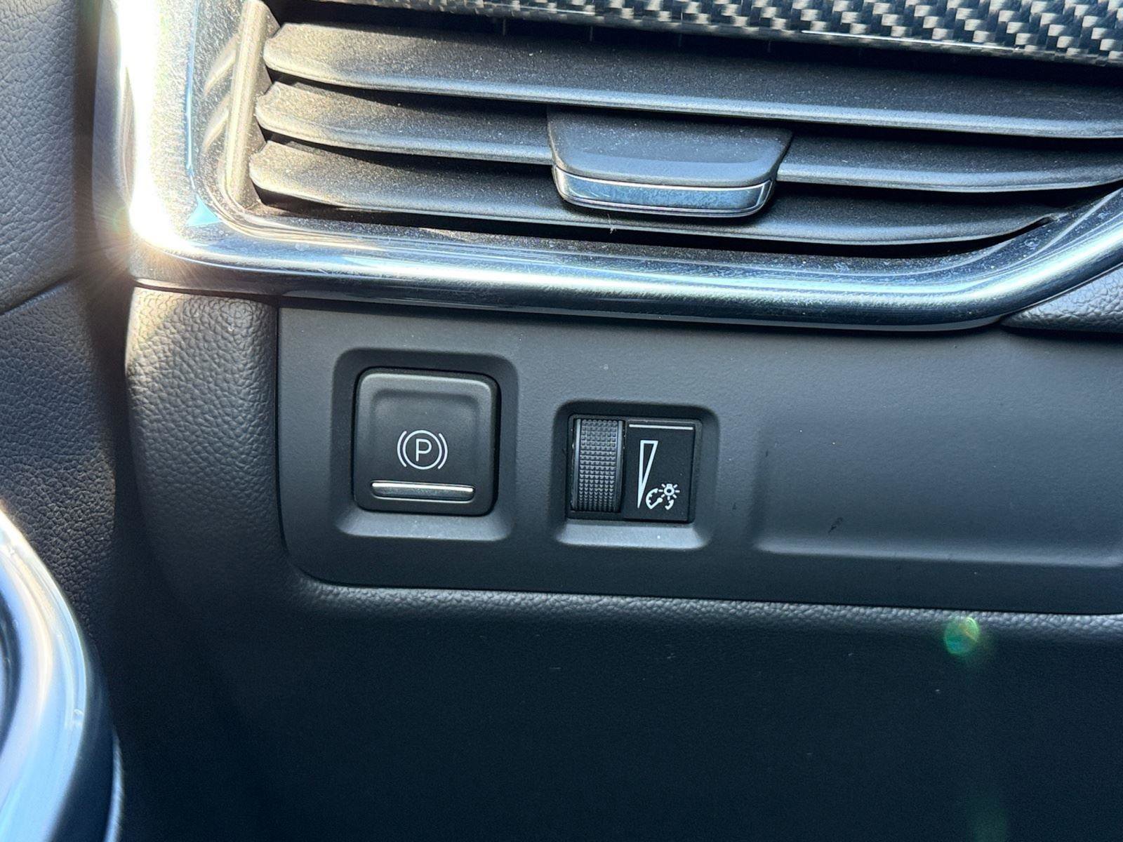 Certified 2023 Cadillac XT4 Sport w/ LPO, Onyx Lite Package image 25