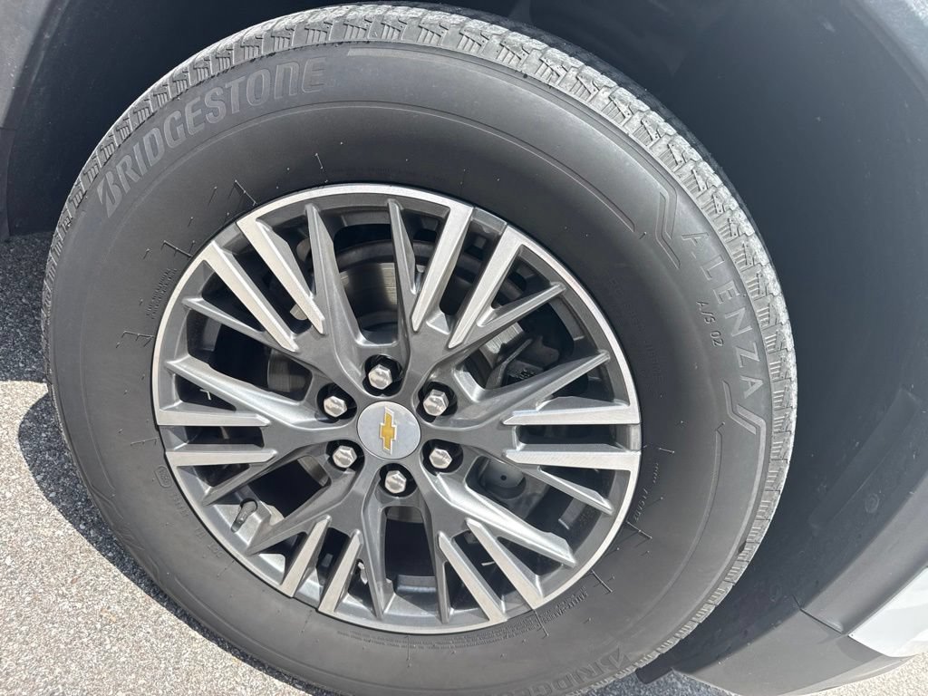 Used 2024 Chevrolet Traverse LT FWD image 4