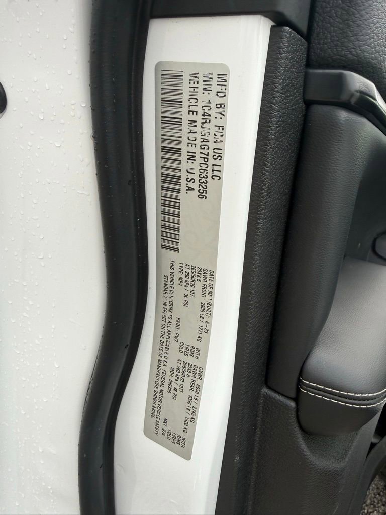 Used 2023 Jeep Grand Cherokee Altitude RWD image 24