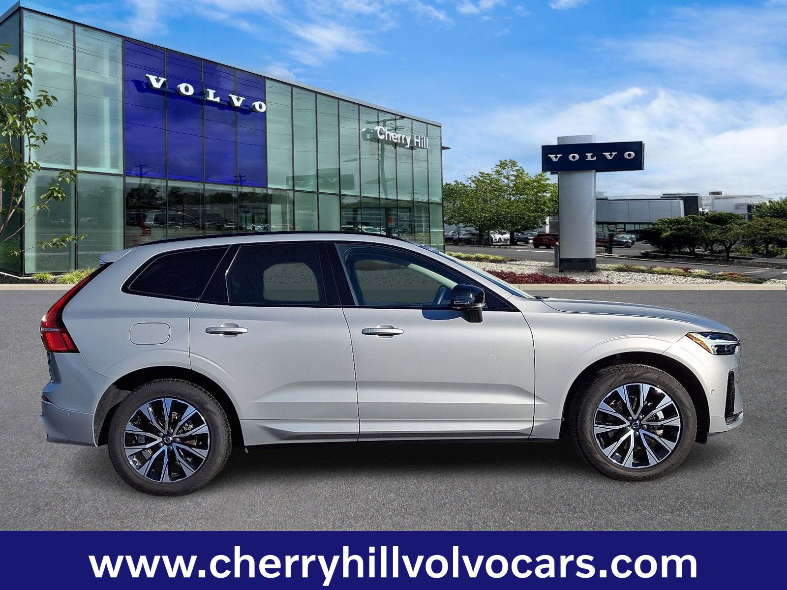 Certified 2025 Volvo XC60 B5 Plus image 8