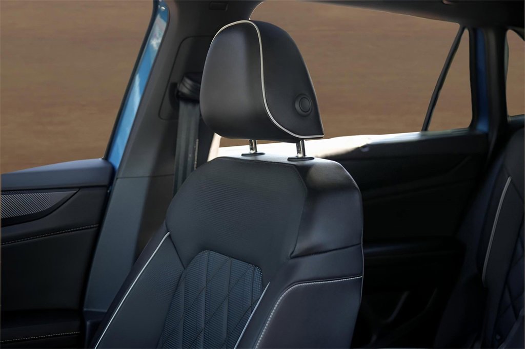 Used 2024 Volkswagen Atlas Cross Sport SEL Premium R-Line image 12