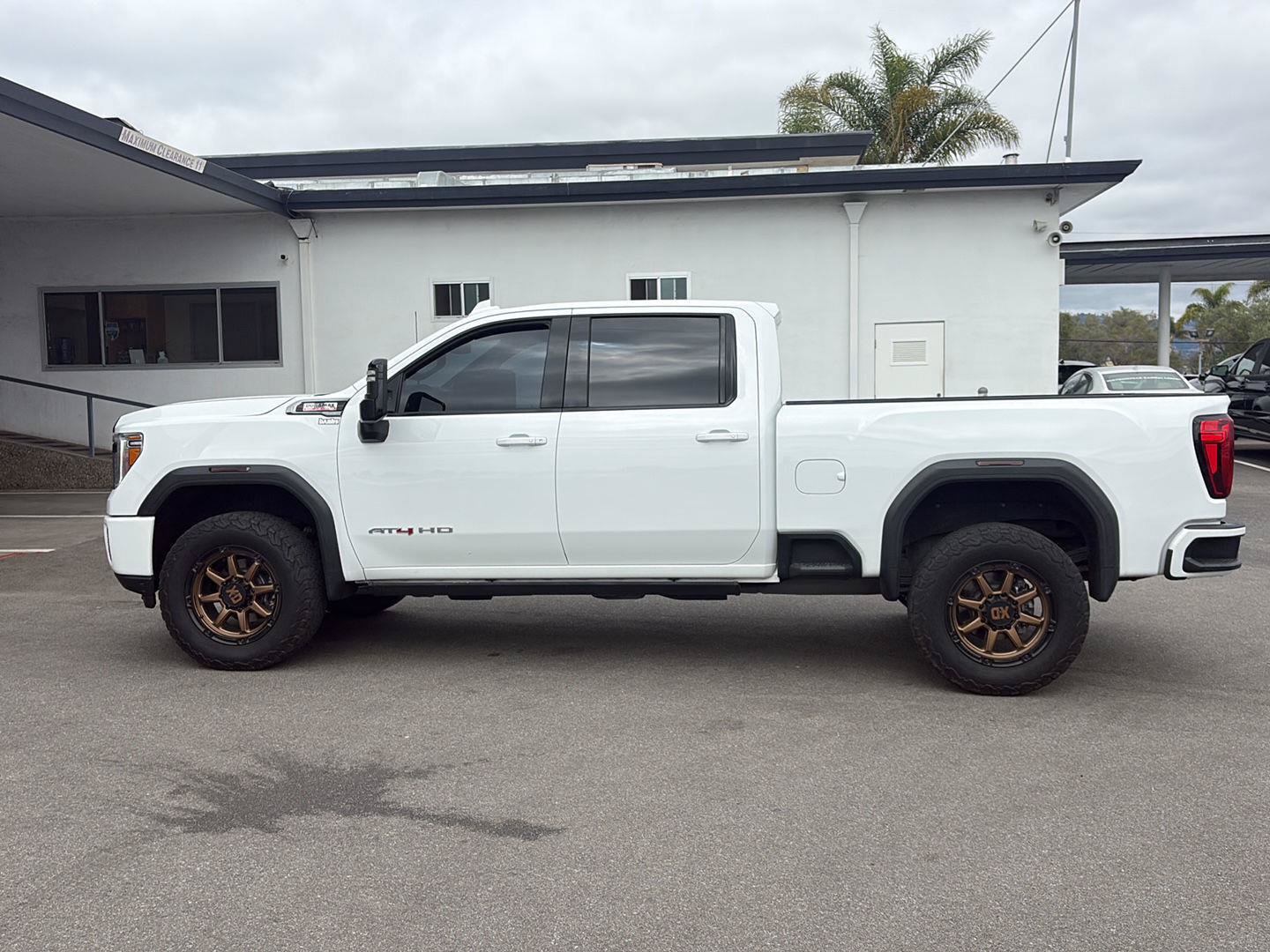 Used 2021 GMC Sierra 2500 AT4 AWD/4WD image 9