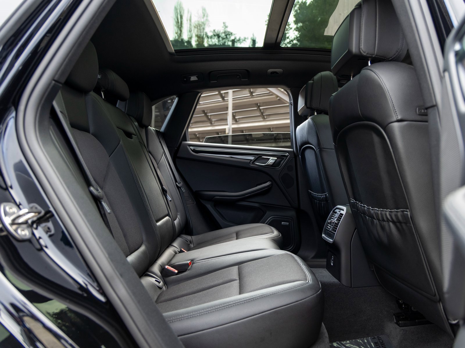 Certified 2025 Porsche Macan image 44