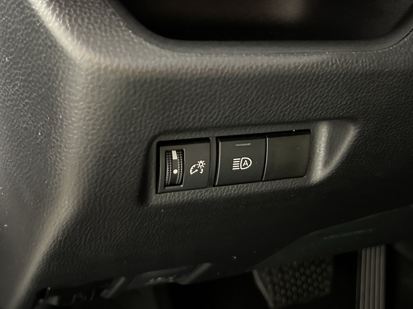 Used 2025 Toyota RAV4 LE FWD image 31