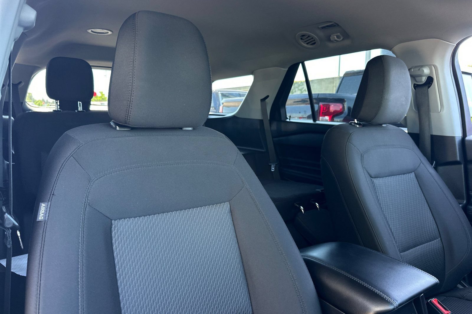 Used 2022 Ford Explorer XLT AWD/4WD image 17