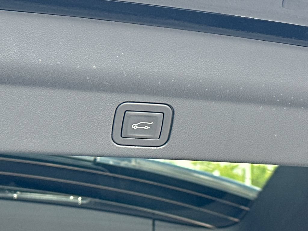 Certified 2025 Cadillac Escalade IQ Luxury 2 AWD/4WD image 19