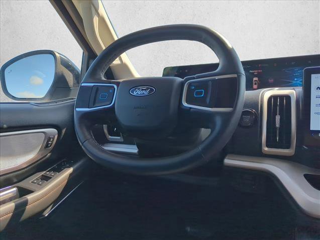 Used 2025 Ford Expedition Active image 28