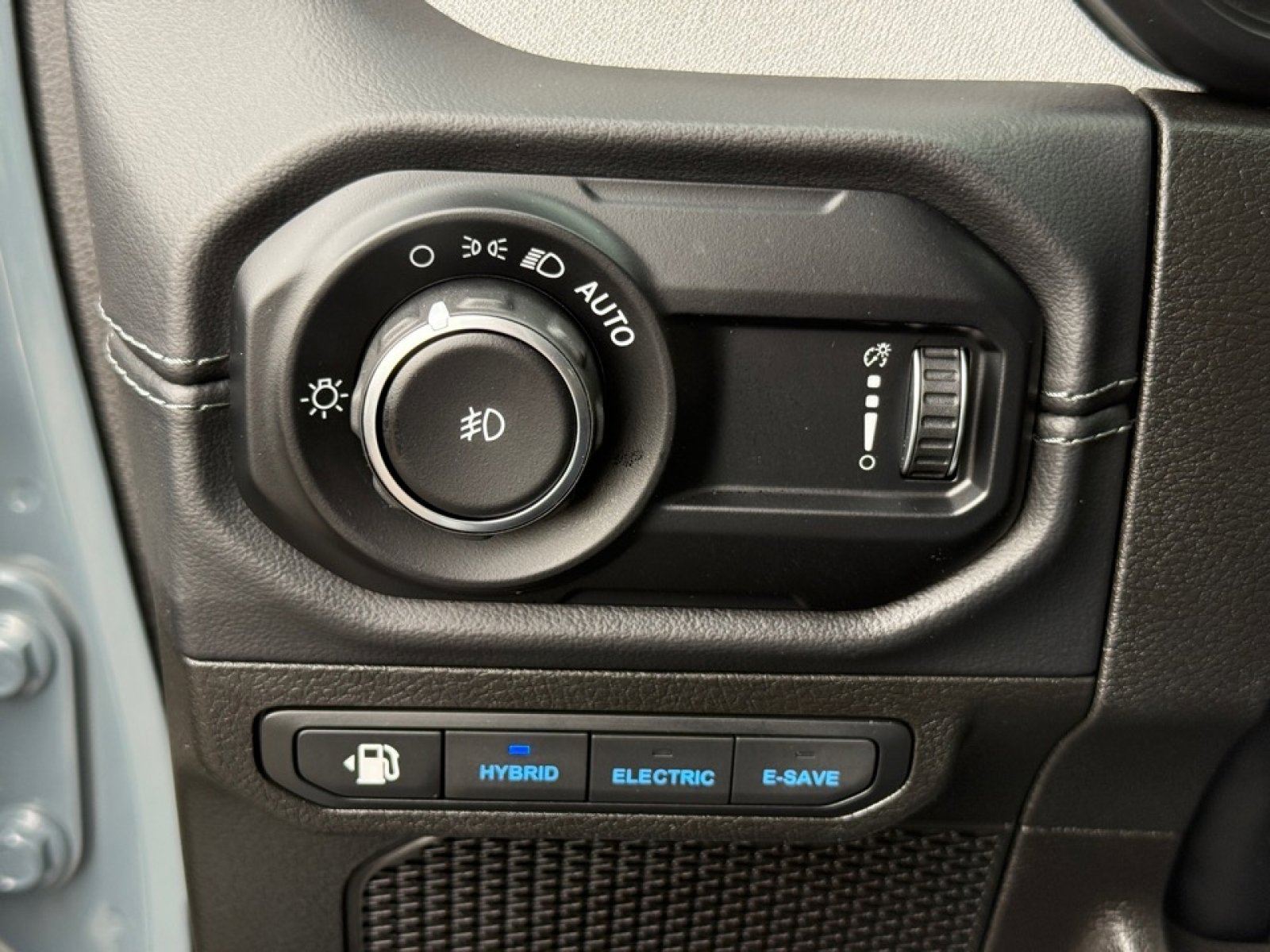 Used 2025 Jeep Wrangler Unlimited Sahara image 35