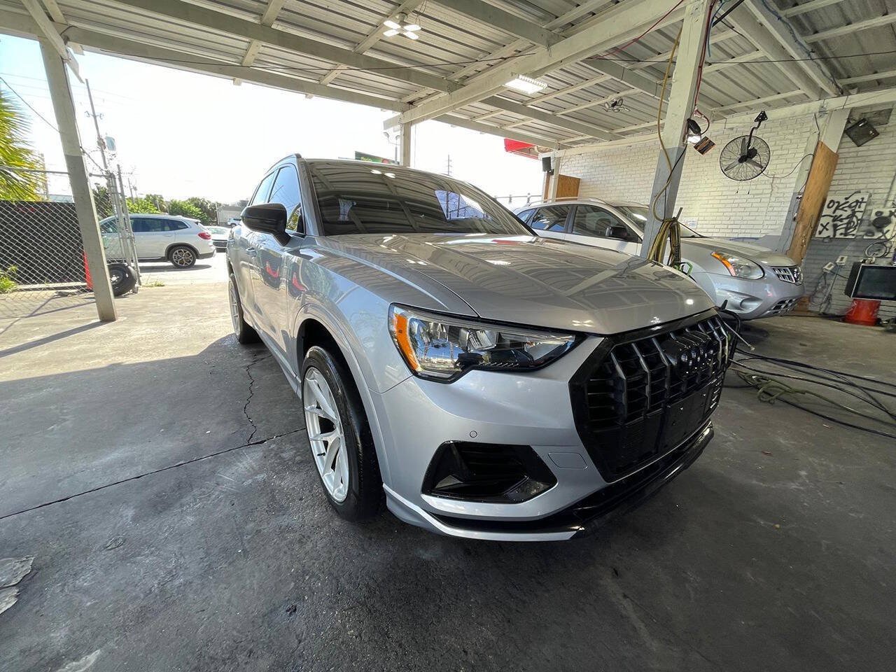 Used 2020 Audi Q3 2.0T Premium w/ Convenience Package AWD/4WD image 3