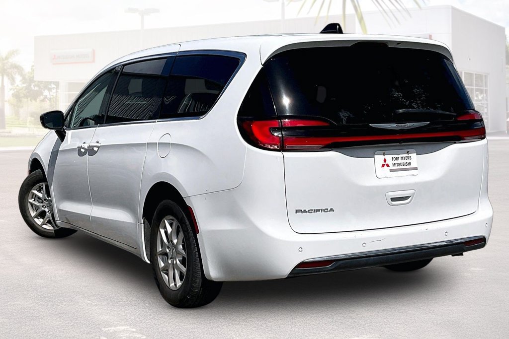 Used 2025 Chrysler Pacifica Select FWD image 27