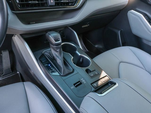 Used 2021 Toyota Highlander XLE FWD image 20