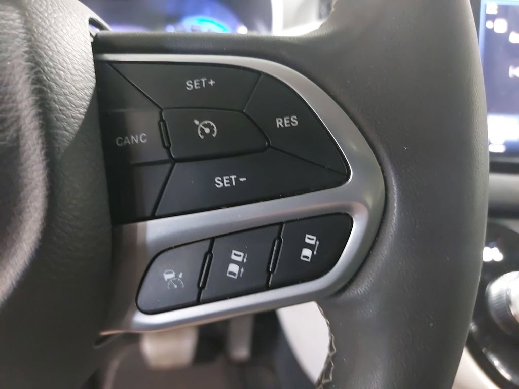 Used 2024 Chrysler Pacifica Touring-L FWD image 17