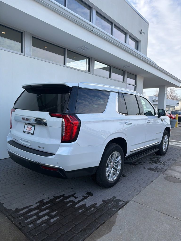 Used 2023 GMC Yukon SLT w/ SLT Luxury Package image 5