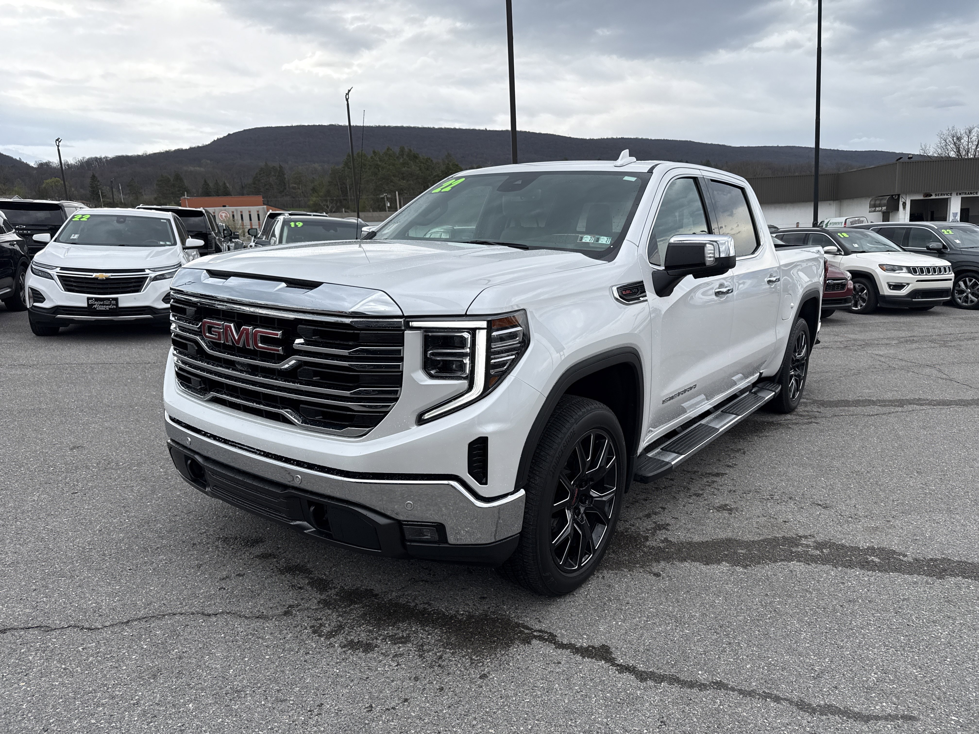 Used 2022 GMC Sierra 1500 SLT w/ SLT Premium Plus Package image 7