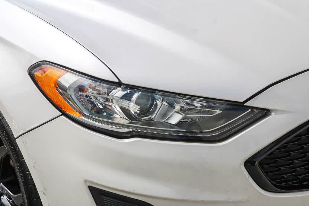 Used 2020 Ford Fusion SE w/ Equipment Group 151A FWD image 9
