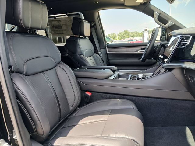 New 2026 Jeep Grand Wagoneer Summit w/ Premium Group III AWD/4WD image 17