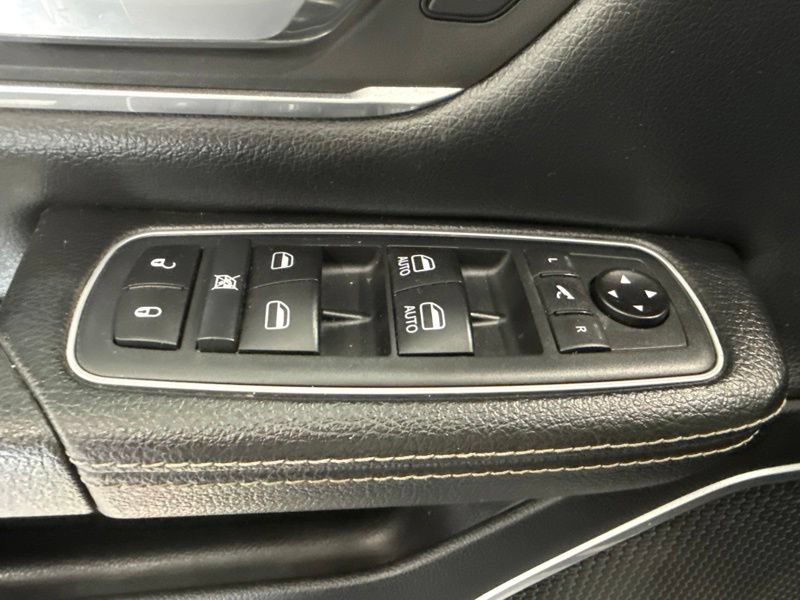 Used 2020 RAM 1500 Laramie RWD image 17