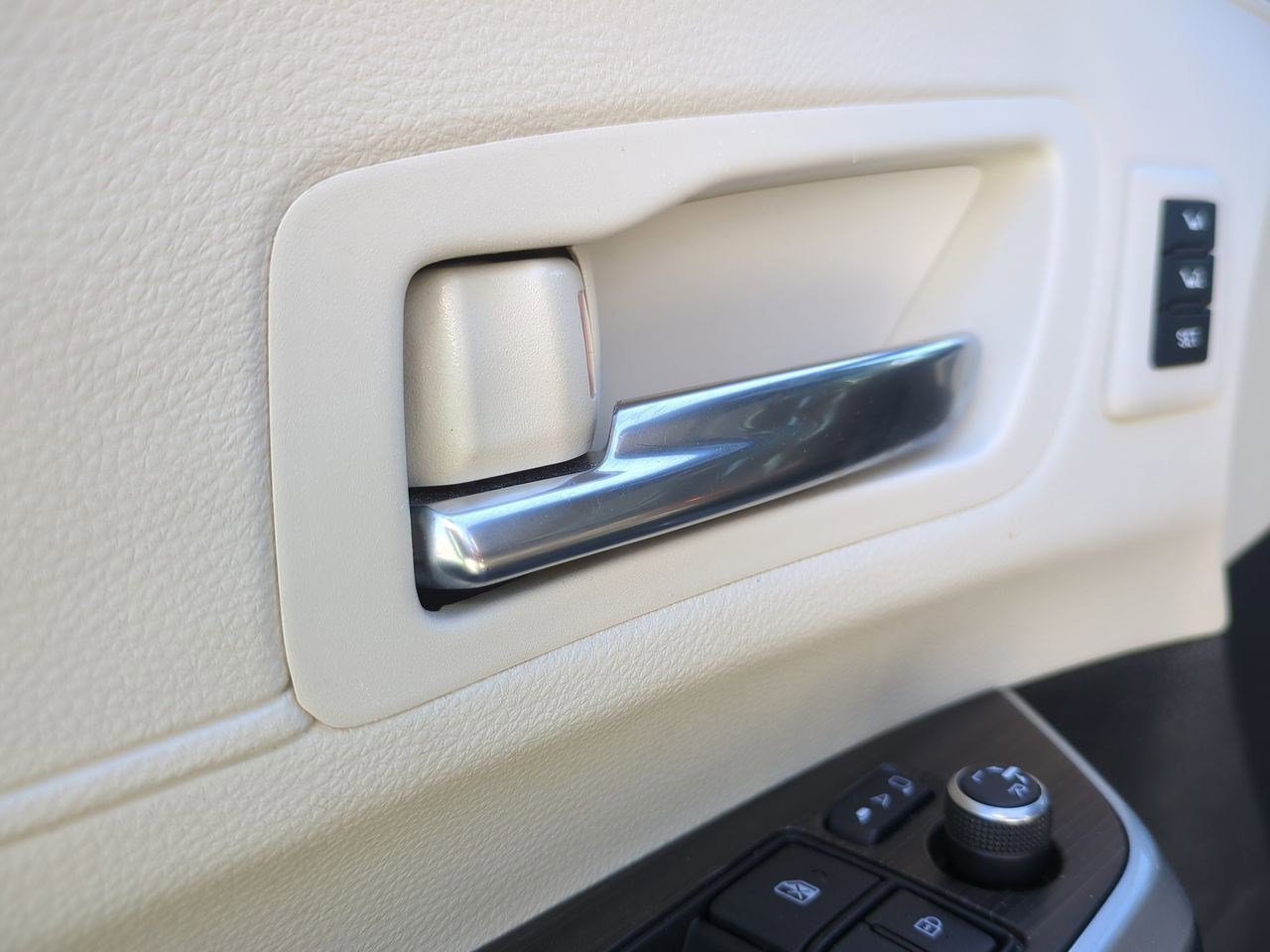 Used 2022 Toyota Sienna Platinum image 14