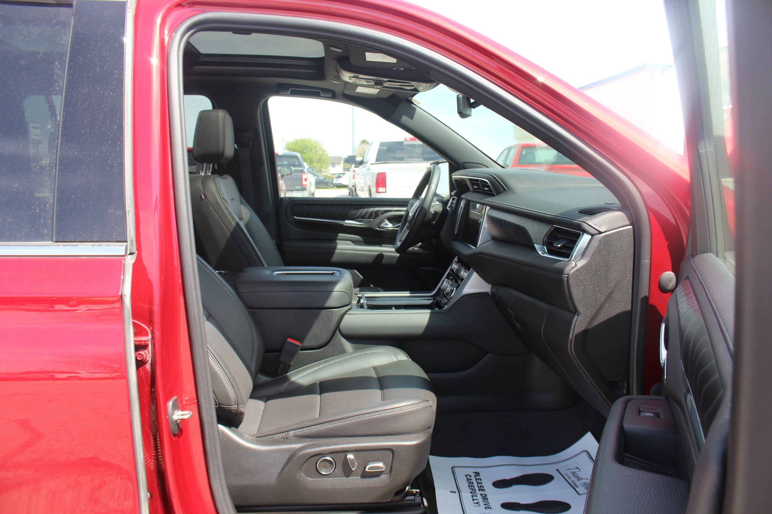 Used 2023 GMC Yukon XL Denali AWD/4WD image 19