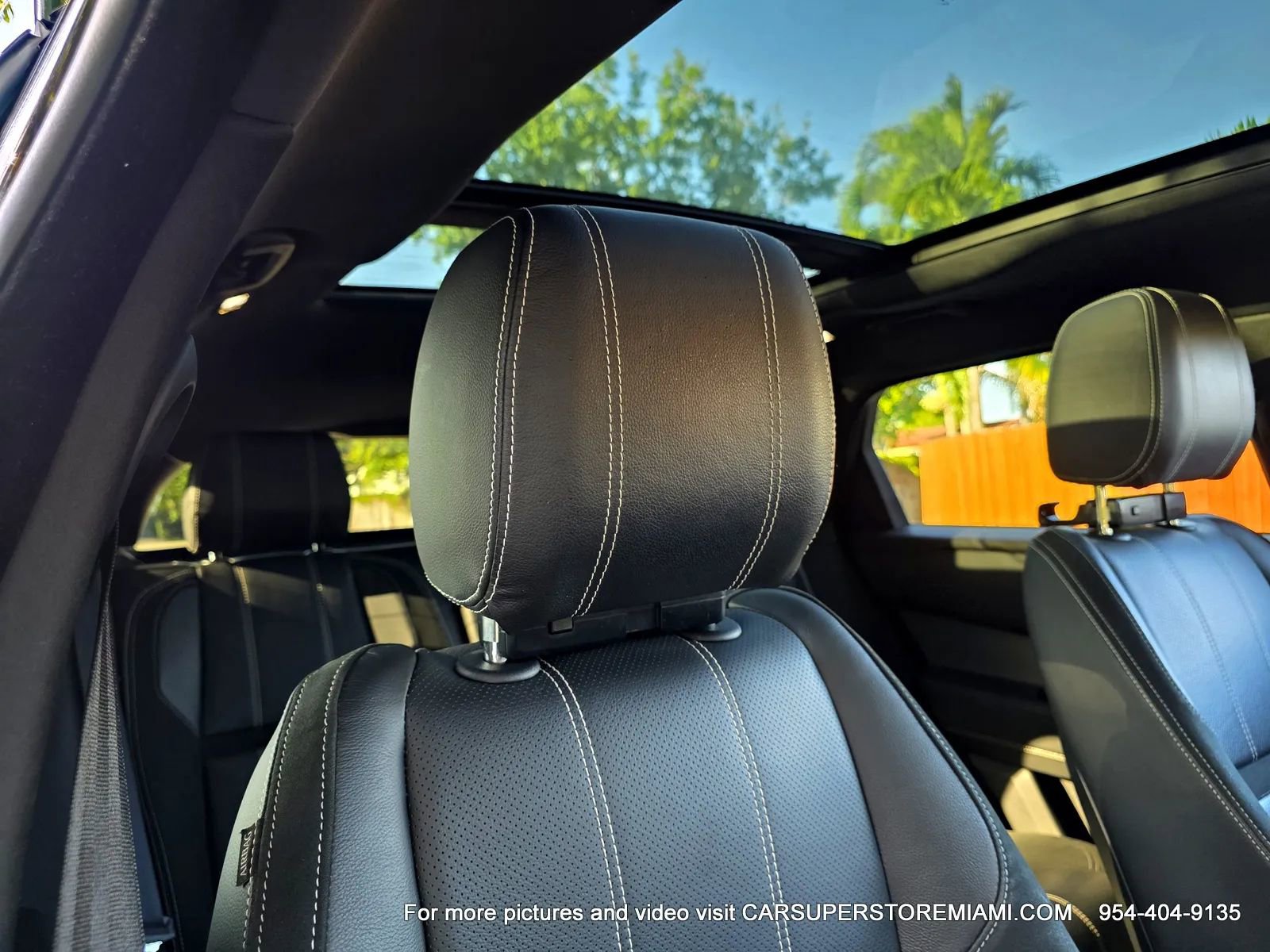 Used 2018 Land Rover Range Rover Velar R-Dynamic SE AWD/4WD image 32