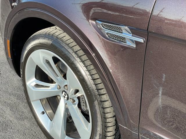 Used 2018 Bentley Bentayga Onyx Edition AWD/4WD image 17