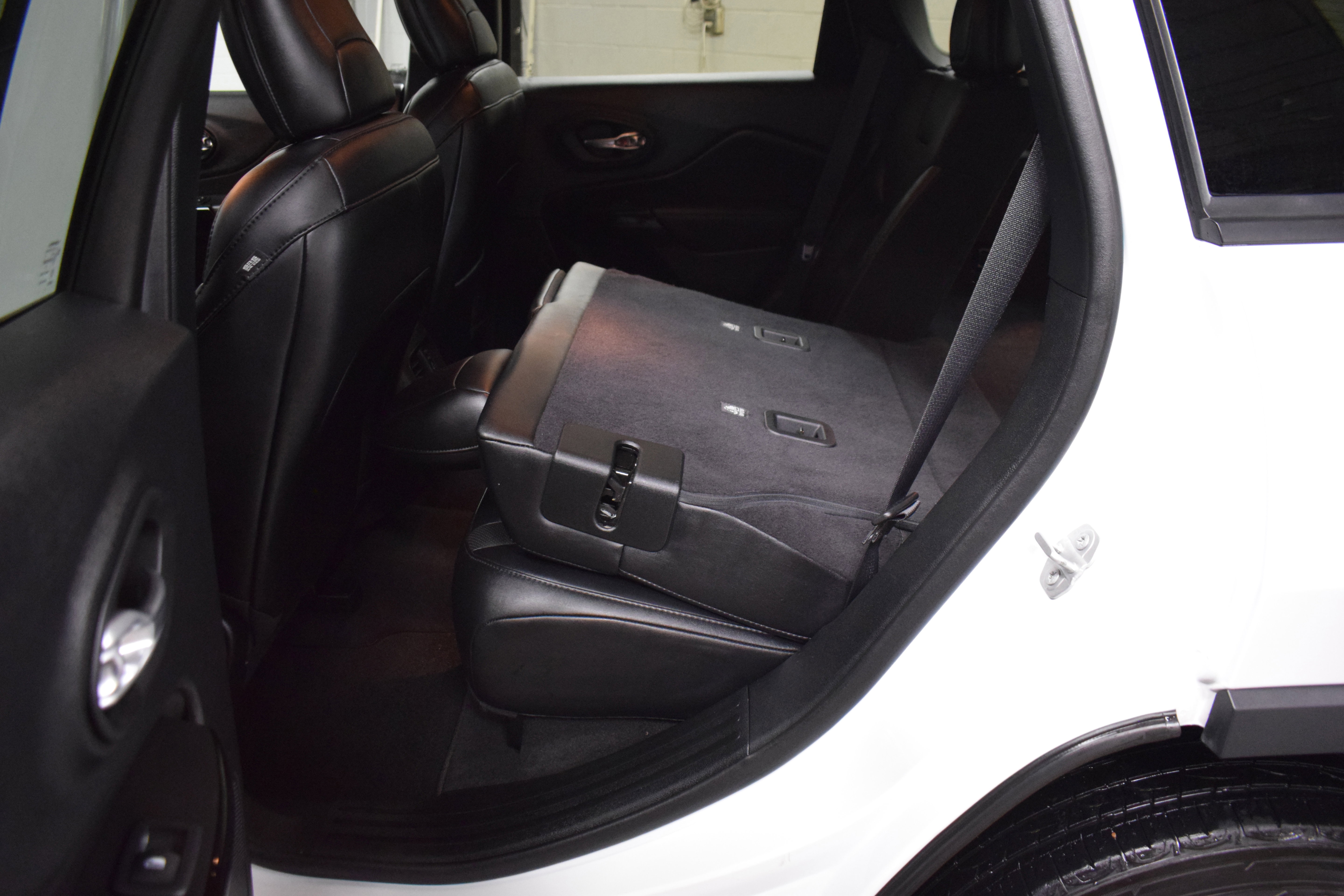 Used 2023 Jeep Cherokee Altitude Lux image 10