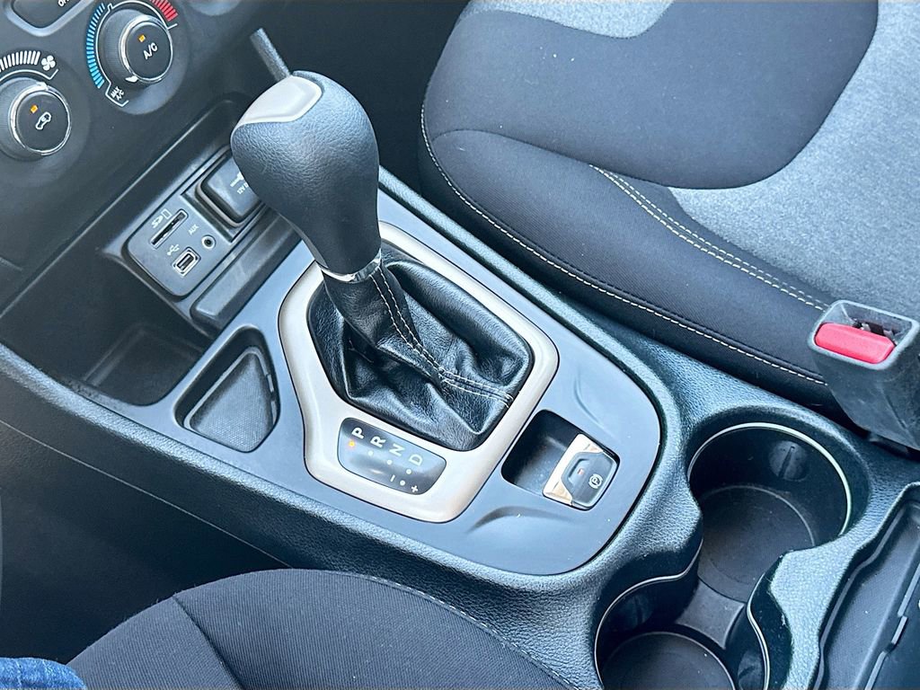 Used 2016 Jeep Cherokee Sport image 19