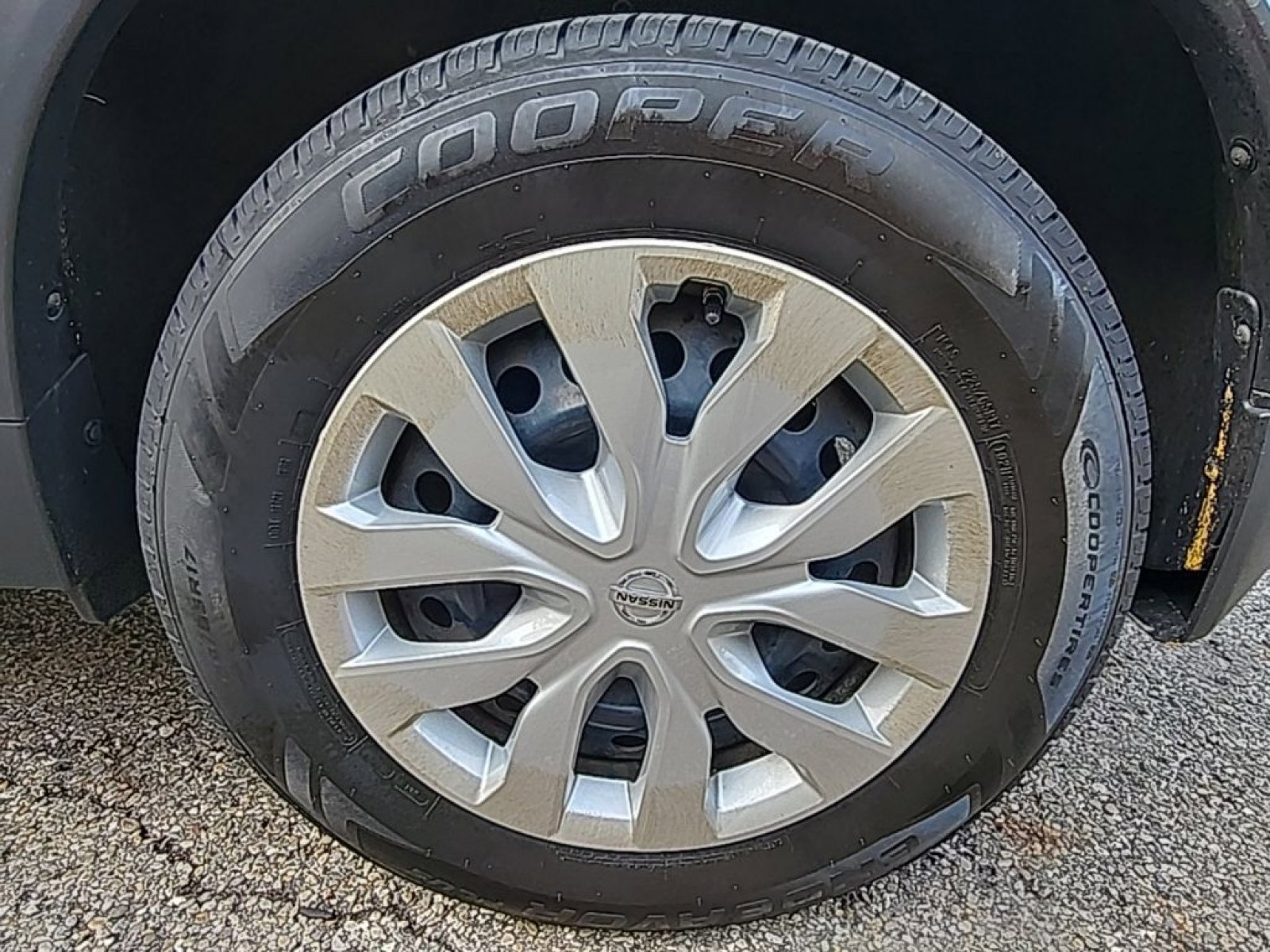 Used 2014 Nissan Rogue S image 10