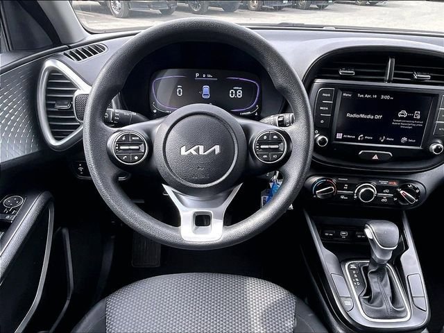 Used 2023 Kia Soul LX w/ LX Technology Package FWD image 5