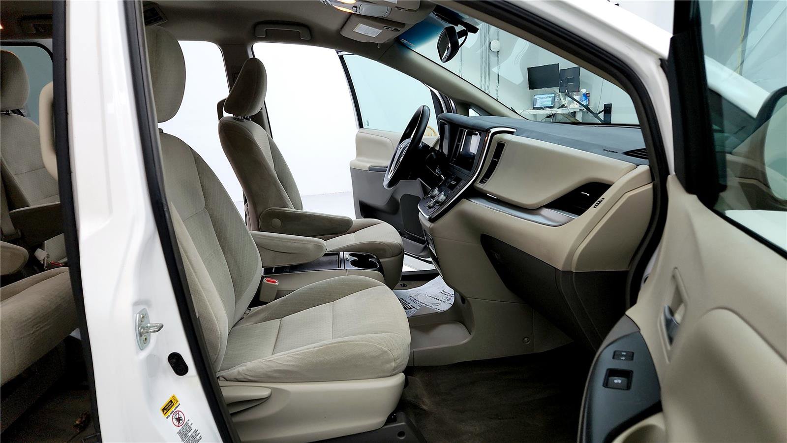 Used 2015 Toyota Sienna LE image 16