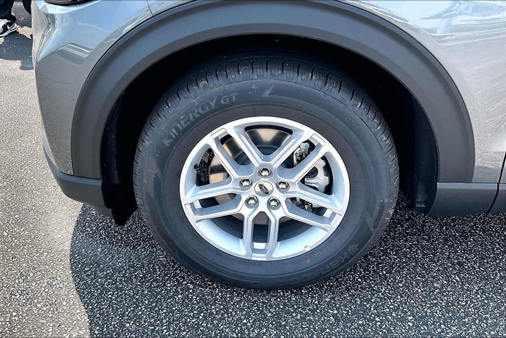 New 2026 Ford Explorer Active RWD image 12