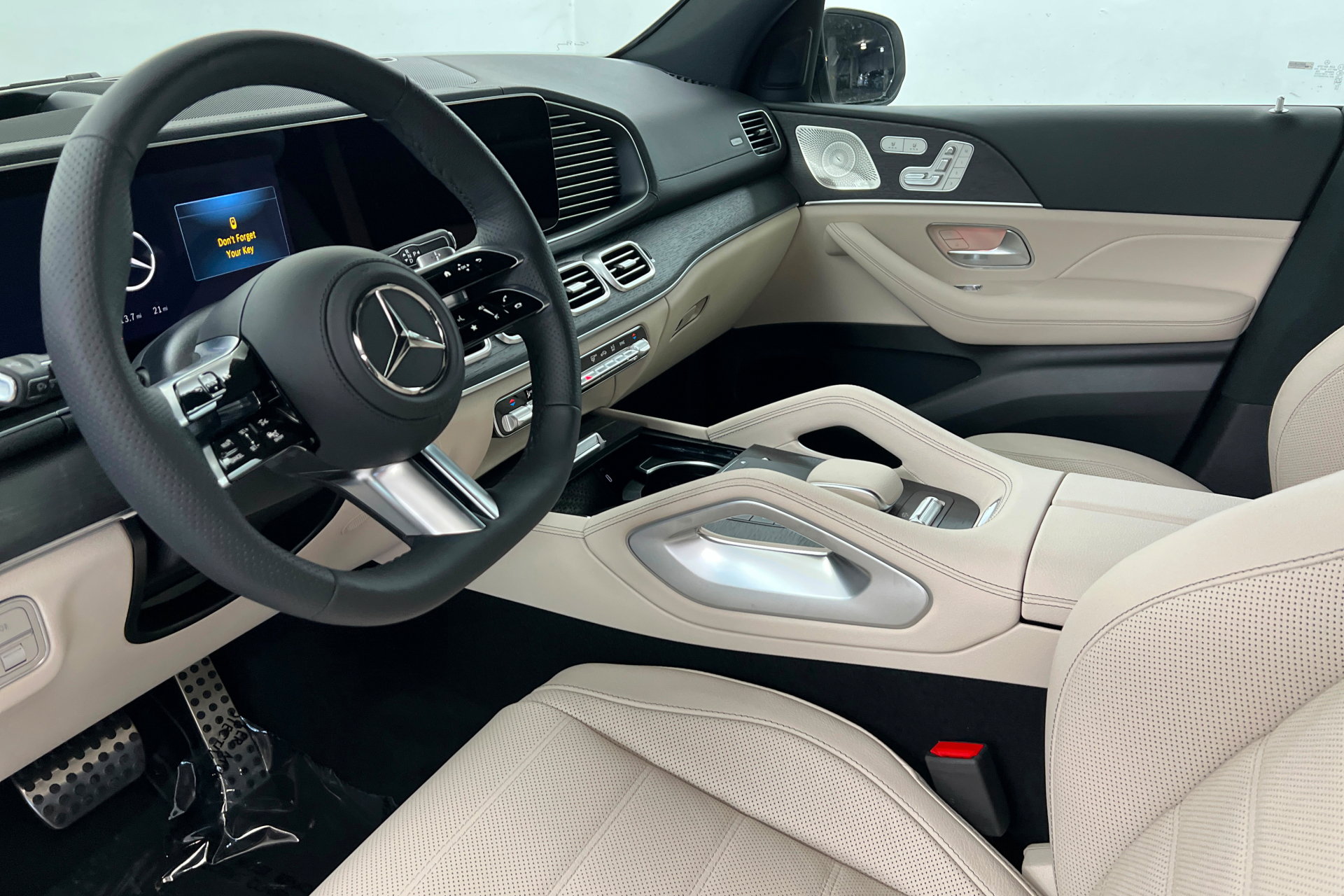 New 2026 Mercedes-Benz GLS 580 4MATIC image 15