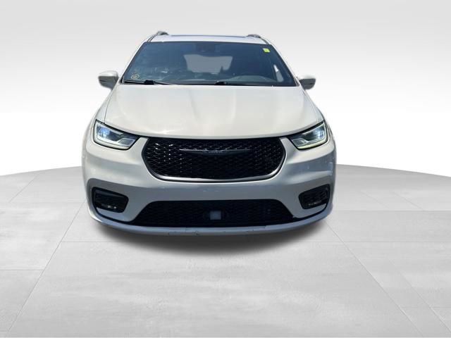 Used 2021 Chrysler Pacifica Touring-L w/ Premium & Safety Sphere Group AWD/4WD image 2